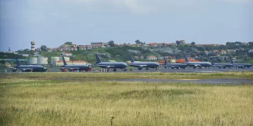 Líder do PS diz que portugueses têm direito de saber o que se passa na Base das Lajes