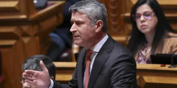 PS disponível para Orçamento Retificativo, Montenegro diz que ainda não é preciso