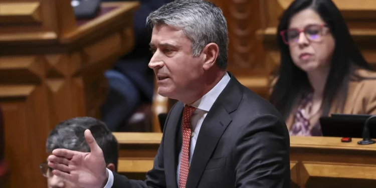 PS disponível para Orçamento Retificativo, Montenegro diz que ainda não é preciso