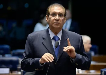 Senador Jader Barbalho é internado em Belém com quadro de desidratação