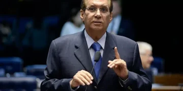 Senador Jader Barbalho é internado em Belém com quadro de desidratação