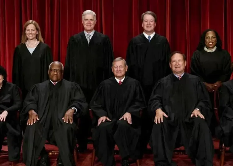 Trump critica juízes da Suprema Corte dos EUA que decidiram contra tarifas