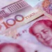 Com dólar em queda, debate sobre controles de capital ganha força na China