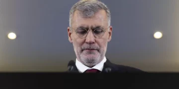 Gouveia e Melo defende exoneração de Maria Lúcia Amaral