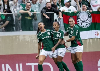 Palmeiras bate o Corinthians nos pênaltis e conquista a Supercopa Feminina